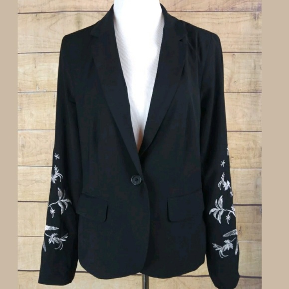 who what wear Jackets & Blazers - NWOT black embroidered sleeve blazer